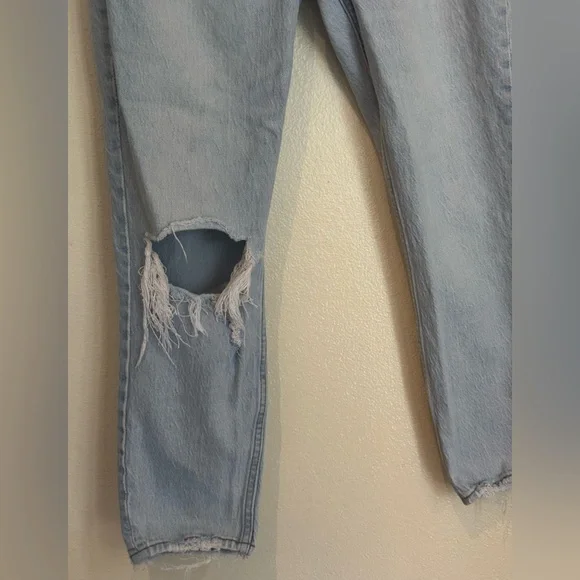 Abercrombie & Fitch The Mom High Rise Curve Love Jeans Size 27 Light Wash - Picture 4 of 10